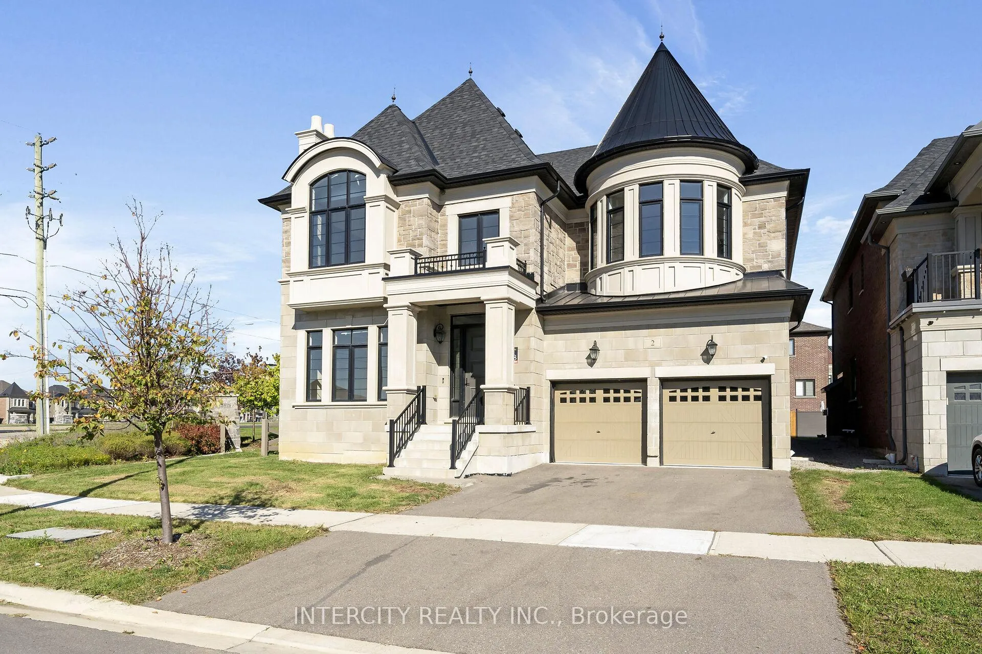 Photo 3 of 2 Pine Heights Drive, Vaughan, Vellore Village — HOMEH