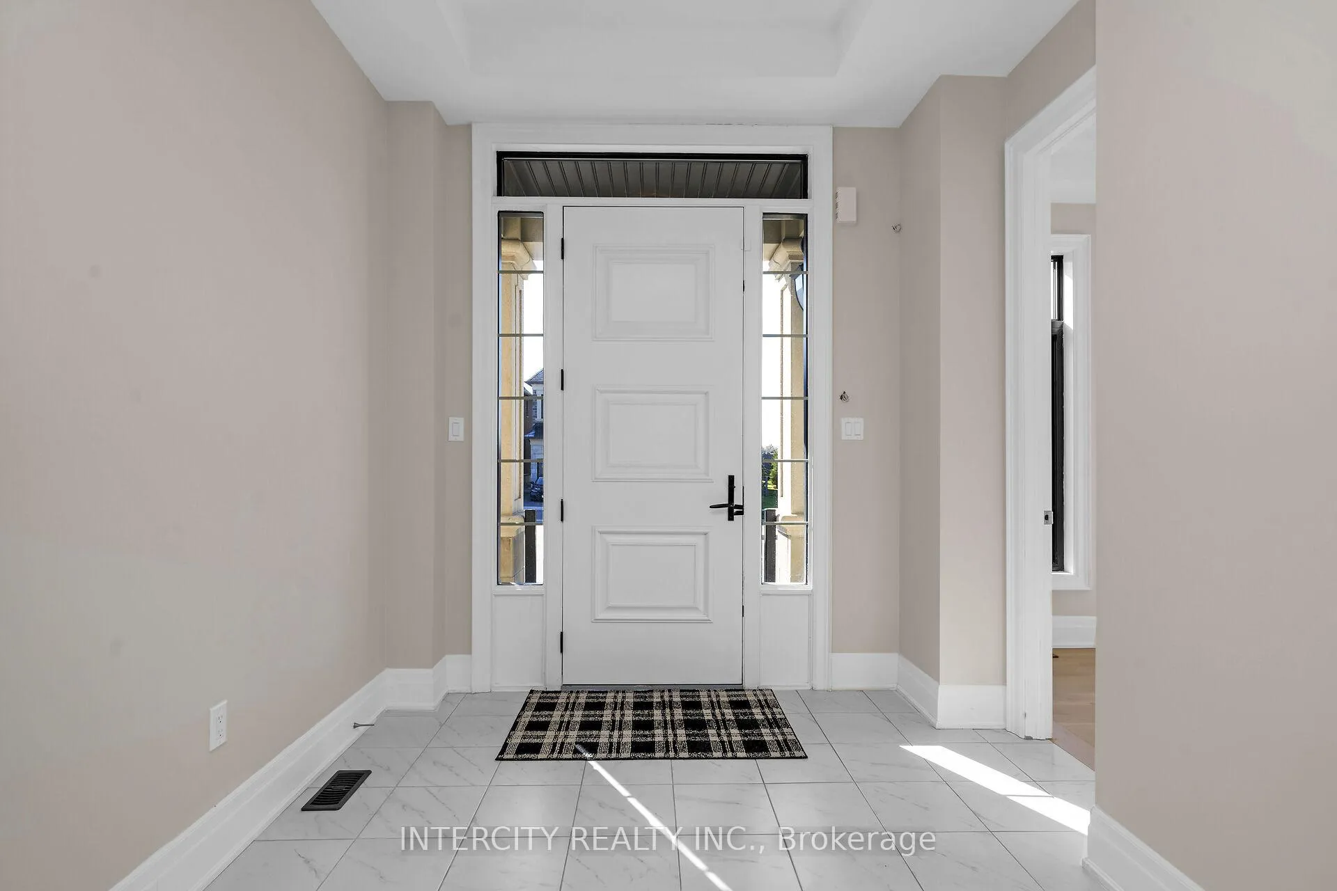 Photo 5 of 2 Pine Heights Drive, Vaughan, Vellore Village — HOMEH