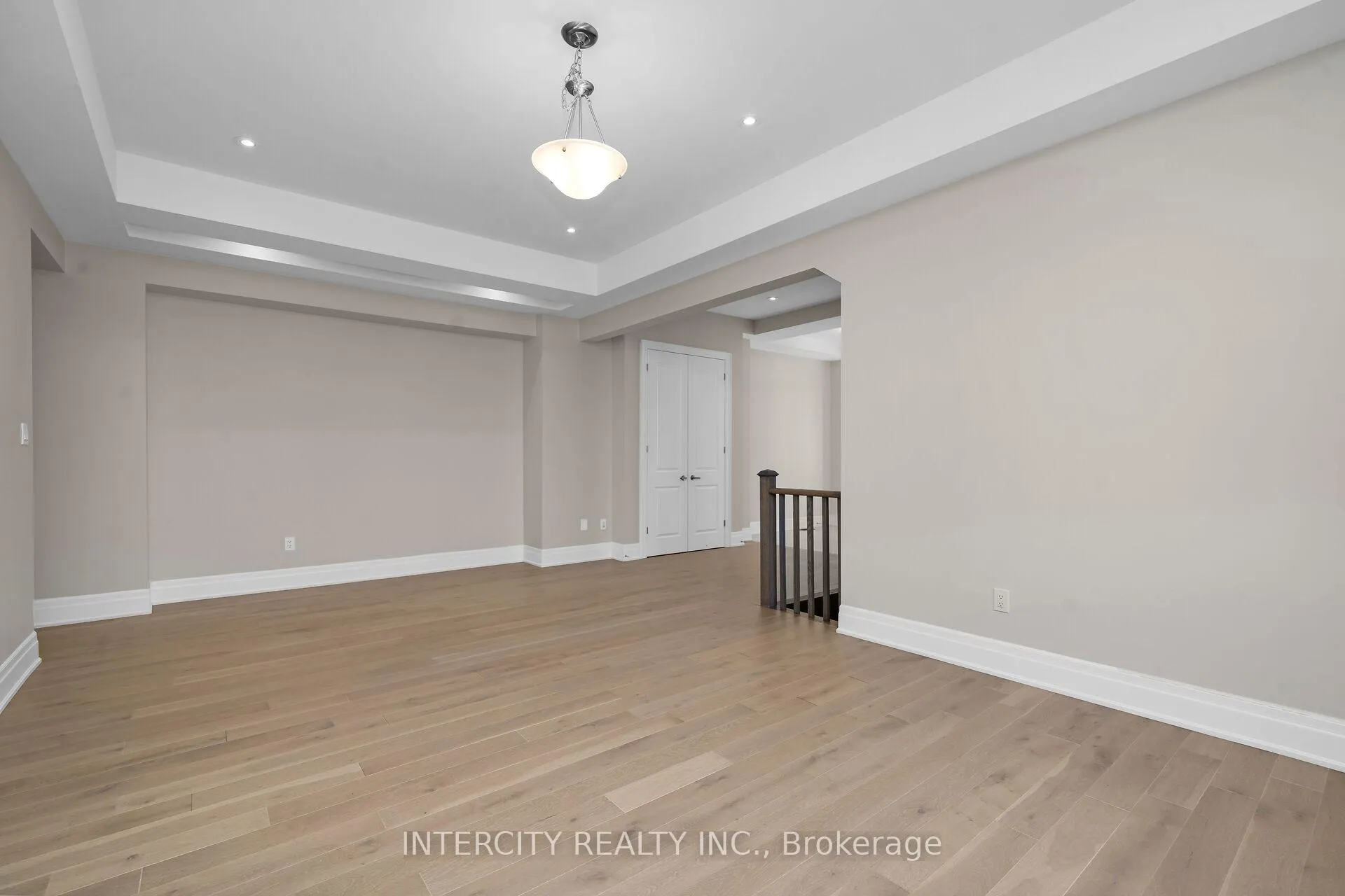 Photo 8 of 2 Pine Heights Drive, Vaughan, Vellore Village — HOMEH
