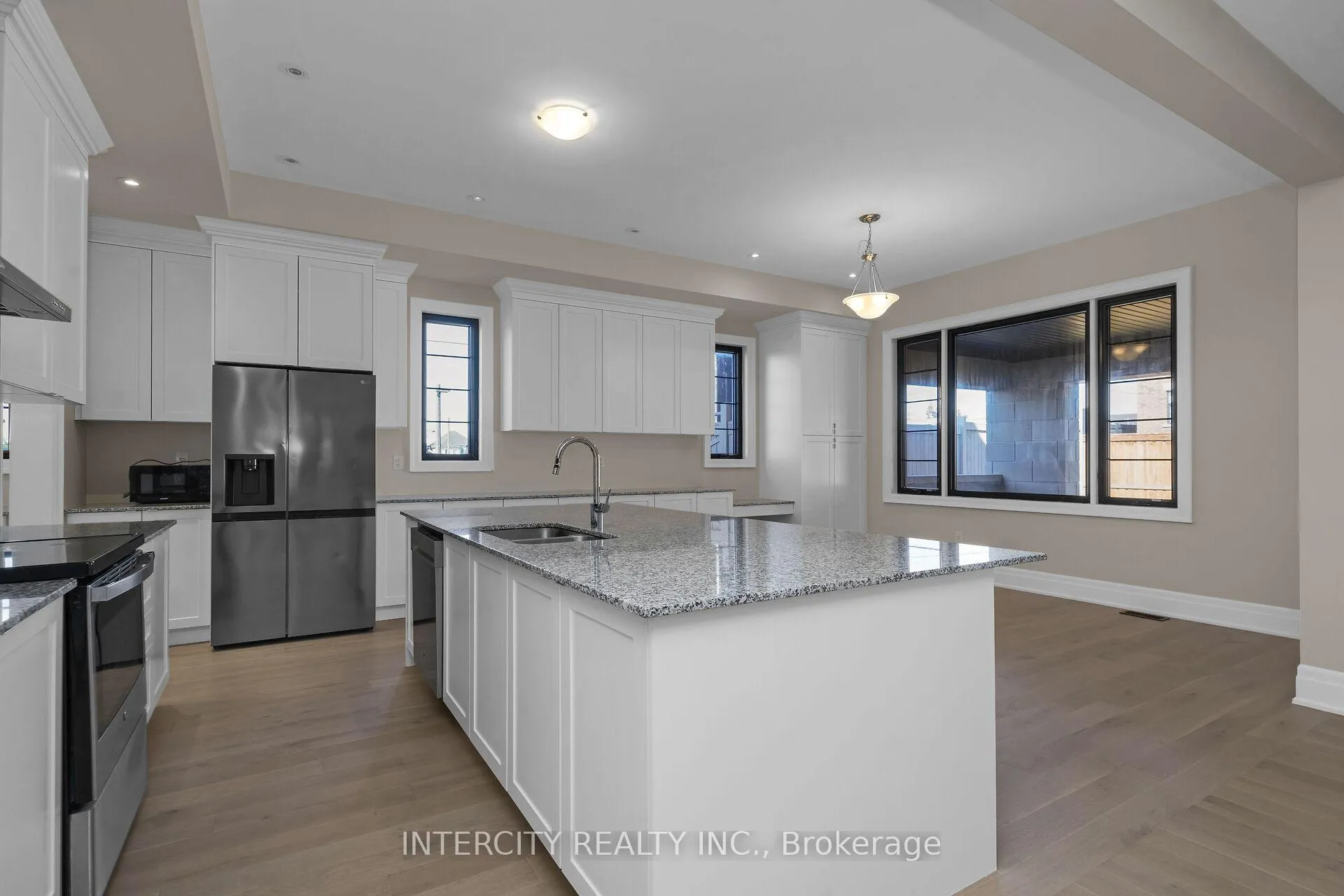 Photo 10 of 2 Pine Heights Drive, Vaughan, Vellore Village — HOMEH