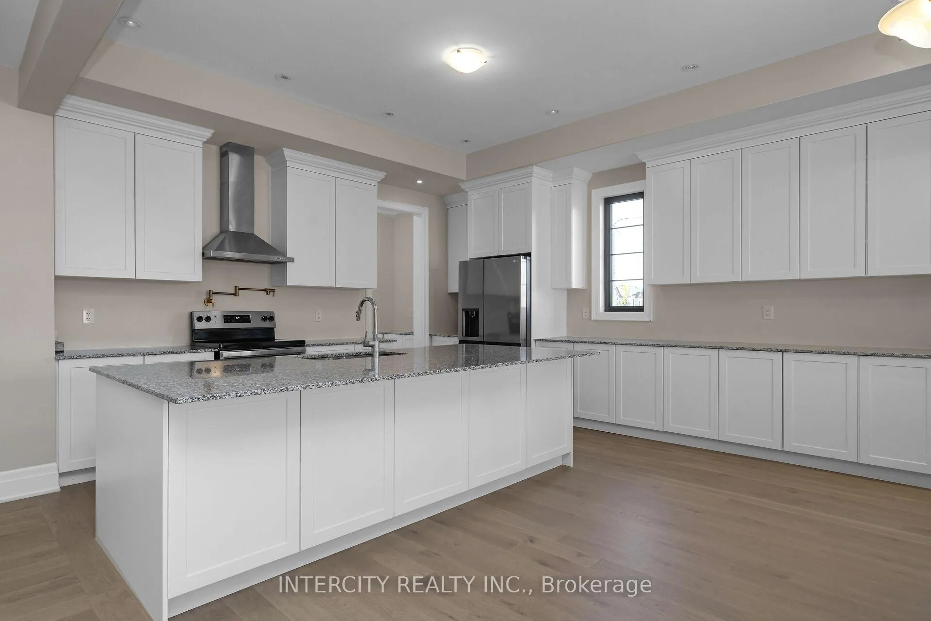 Photo 11 of 2 Pine Heights Drive, Vaughan, Vellore Village — HOMEH