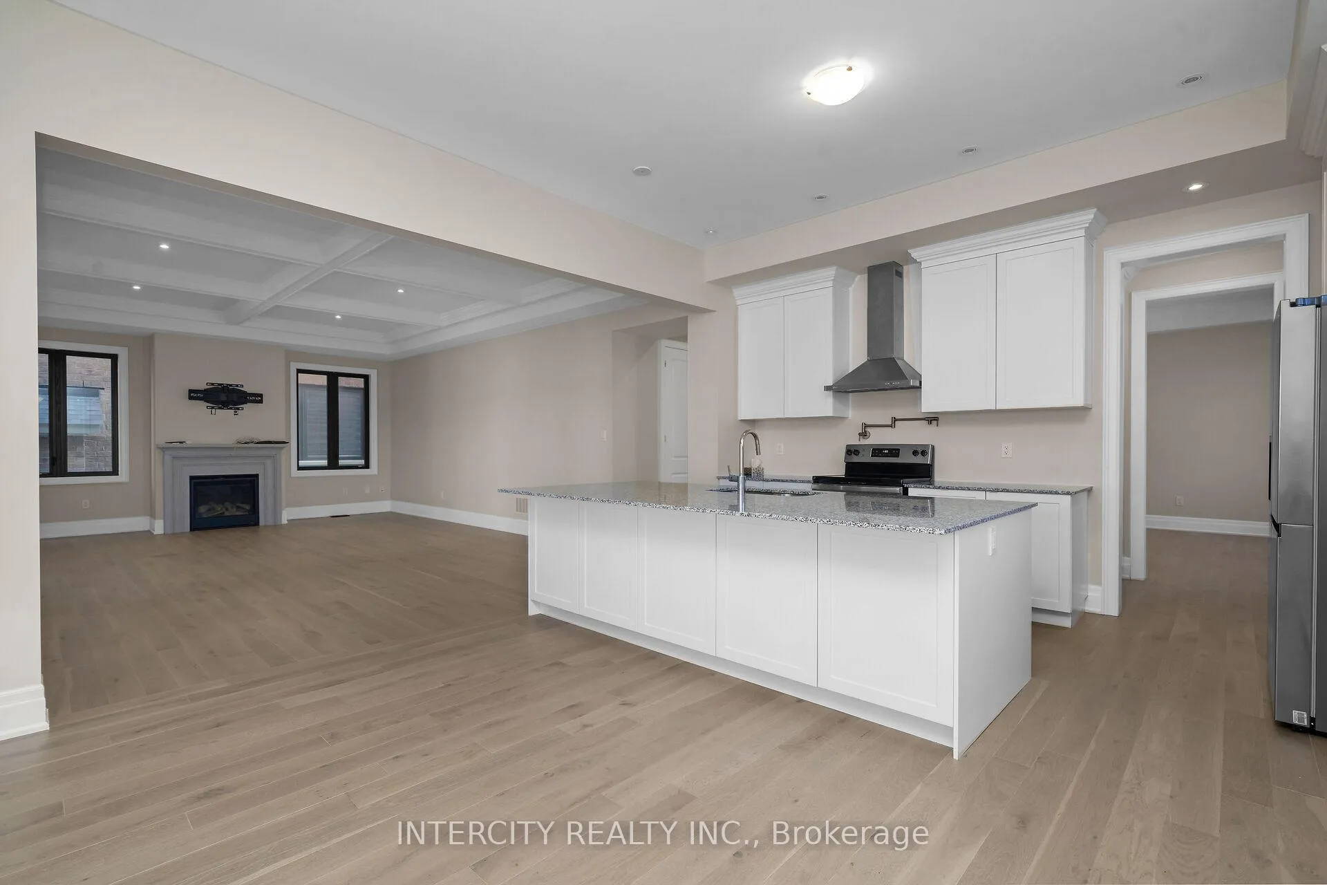 Photo 12 of 2 Pine Heights Drive, Vaughan, Vellore Village — HOMEH