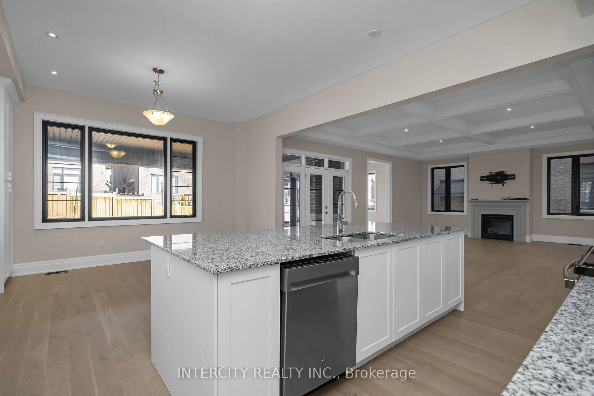 Photo 13 of 2 Pine Heights Drive, Vaughan, Vellore Village — HOMEH