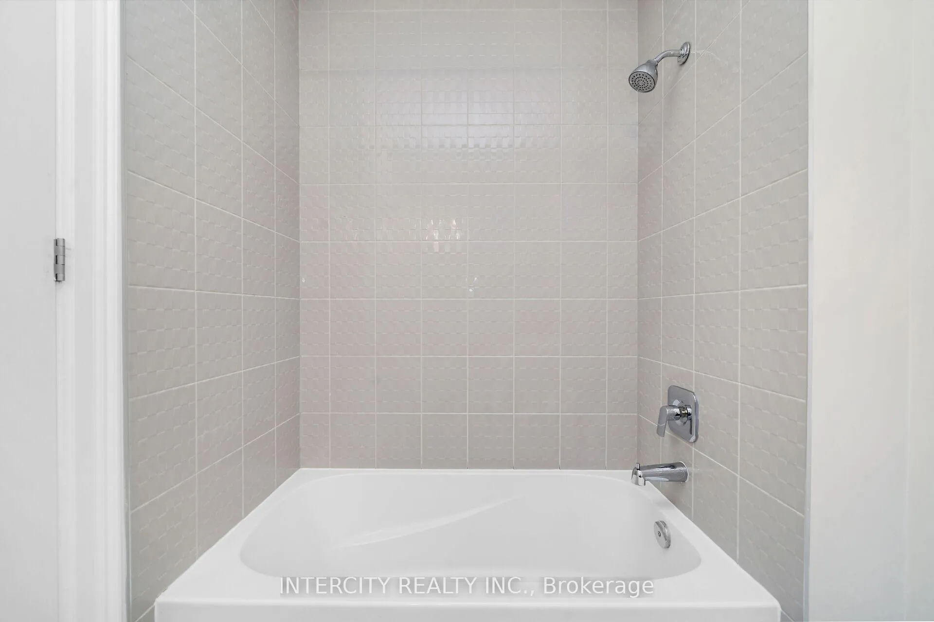 Photo 35 of 2 Pine Heights Drive, Vaughan, Vellore Village — HOMEH