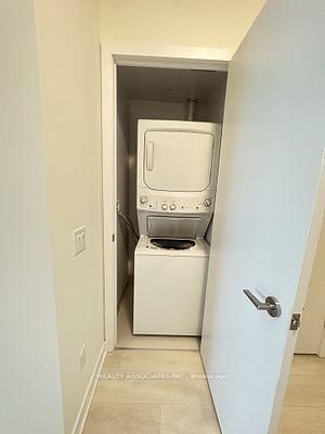 Photo 10 of Unit 3104, 2221 Yonge St, Toronto, Mount Pleasant West — HOMEH
