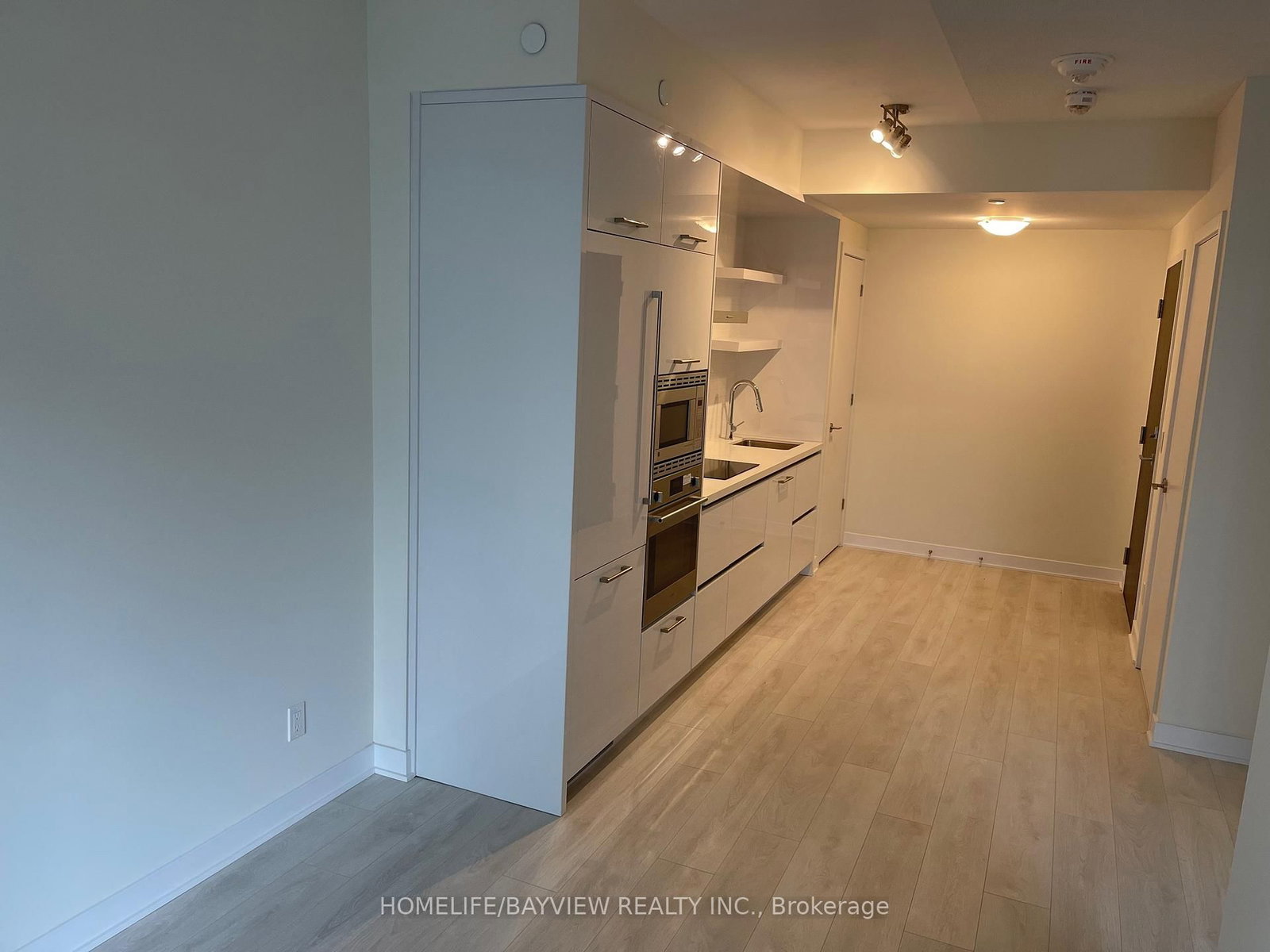 Photo 2 of Unit 405, 2221 Yonge St, Toronto, Mount Pleasant West — HOMEH