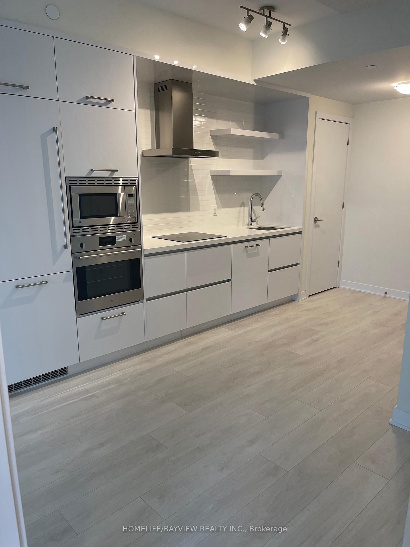 Photo 3 of Unit 405, 2221 Yonge St, Toronto, Mount Pleasant West — HOMEH