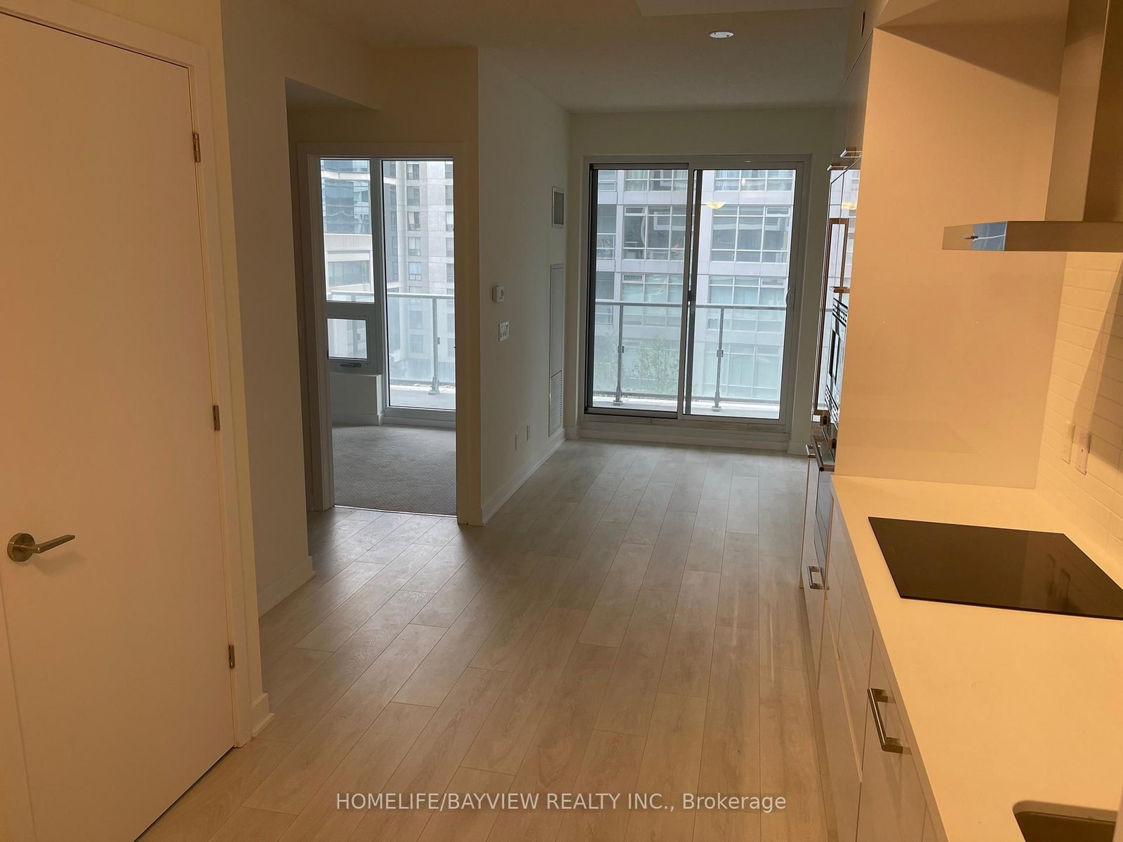Photo 5 of Unit 405, 2221 Yonge St, Toronto, Mount Pleasant West — HOMEH