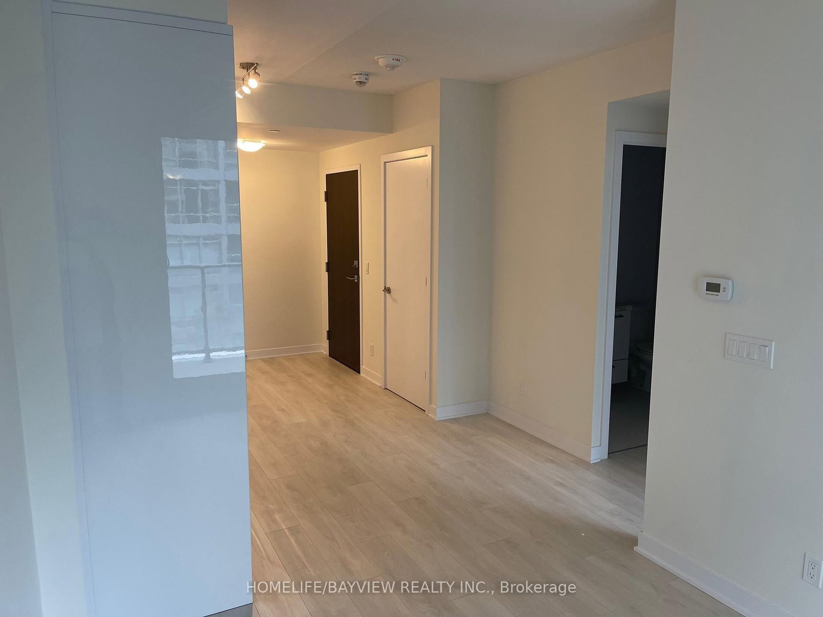 Photo 6 of Unit 405, 2221 Yonge St, Toronto, Mount Pleasant West — HOMEH
