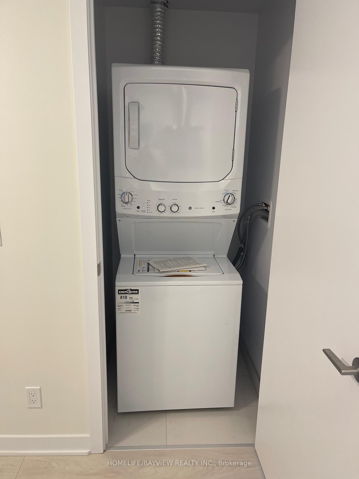 Photo 4 of Unit 405, 2221 Yonge St, Toronto, Mount Pleasant West — HOMEH