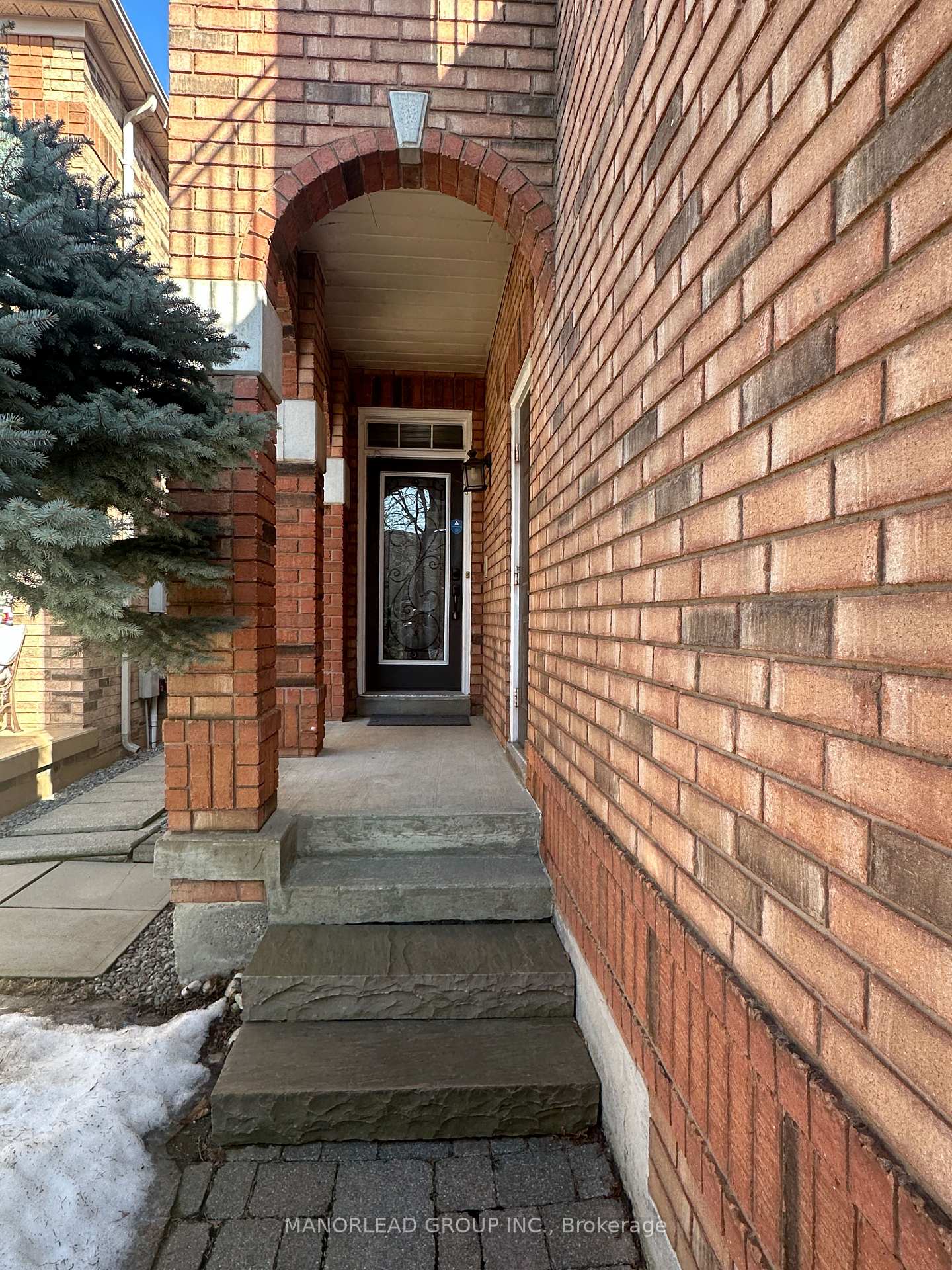 Photo 2 of 55 Willow Tree Street, Vaughan, Maple — HOMEH
