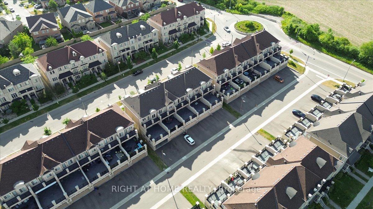 Photo 3 of 93 Grand Trunk Avenue, Vaughan, Patterson — HOMEH