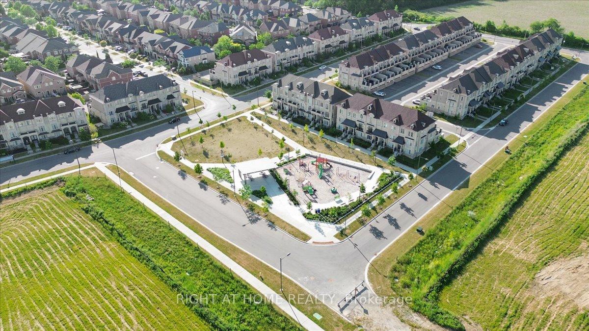Photo 5 of 93 Grand Trunk Avenue, Vaughan, Patterson — HOMEH