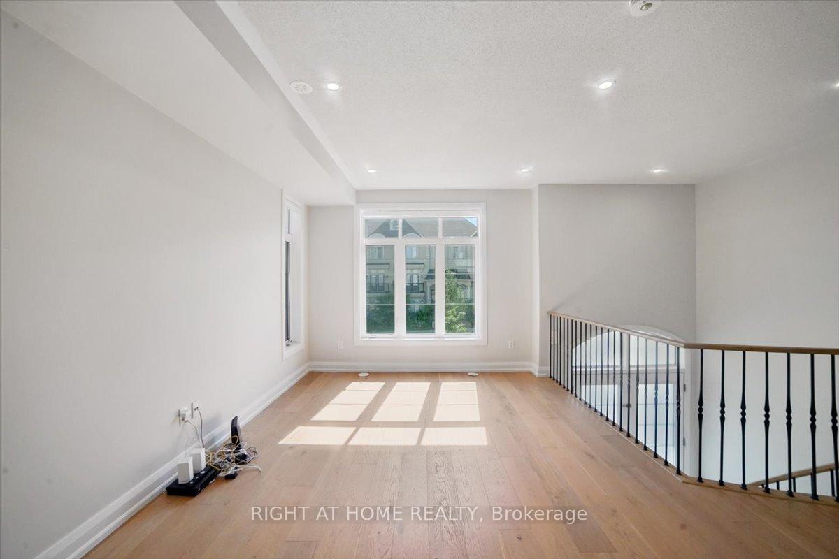 Photo 12 of 93 Grand Trunk Avenue, Vaughan, Patterson — HOMEH