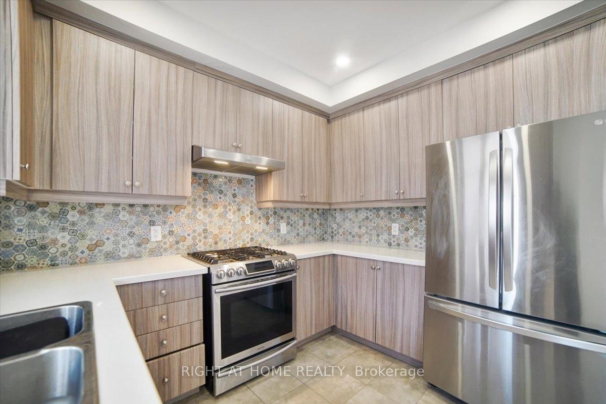 Photo 16 of 93 Grand Trunk Avenue, Vaughan, Patterson — HOMEH