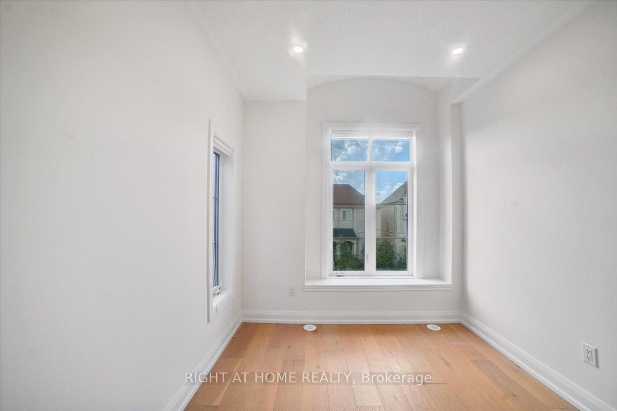 Photo 25 of 93 Grand Trunk Avenue, Vaughan, Patterson — HOMEH