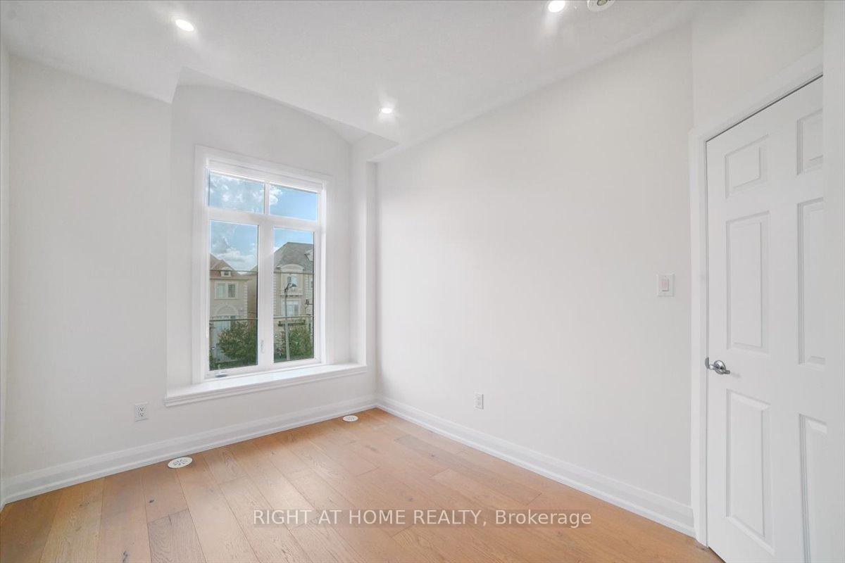 Photo 29 of 93 Grand Trunk Avenue, Vaughan, Patterson — HOMEH