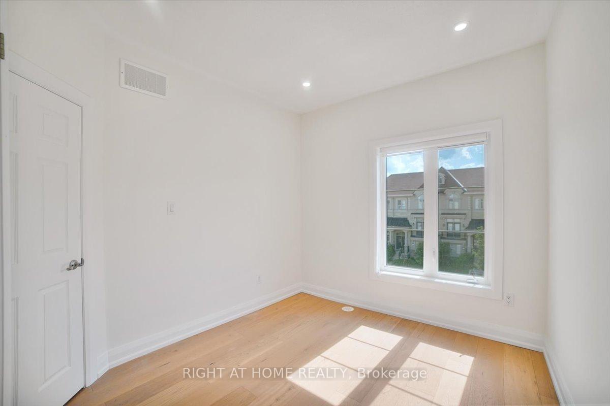 Photo 30 of 93 Grand Trunk Avenue, Vaughan, Patterson — HOMEH