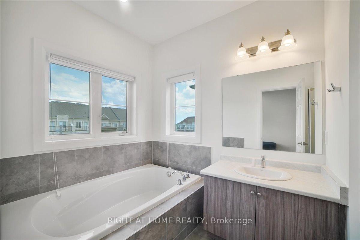 Photo 32 of 93 Grand Trunk Avenue, Vaughan, Patterson — HOMEH