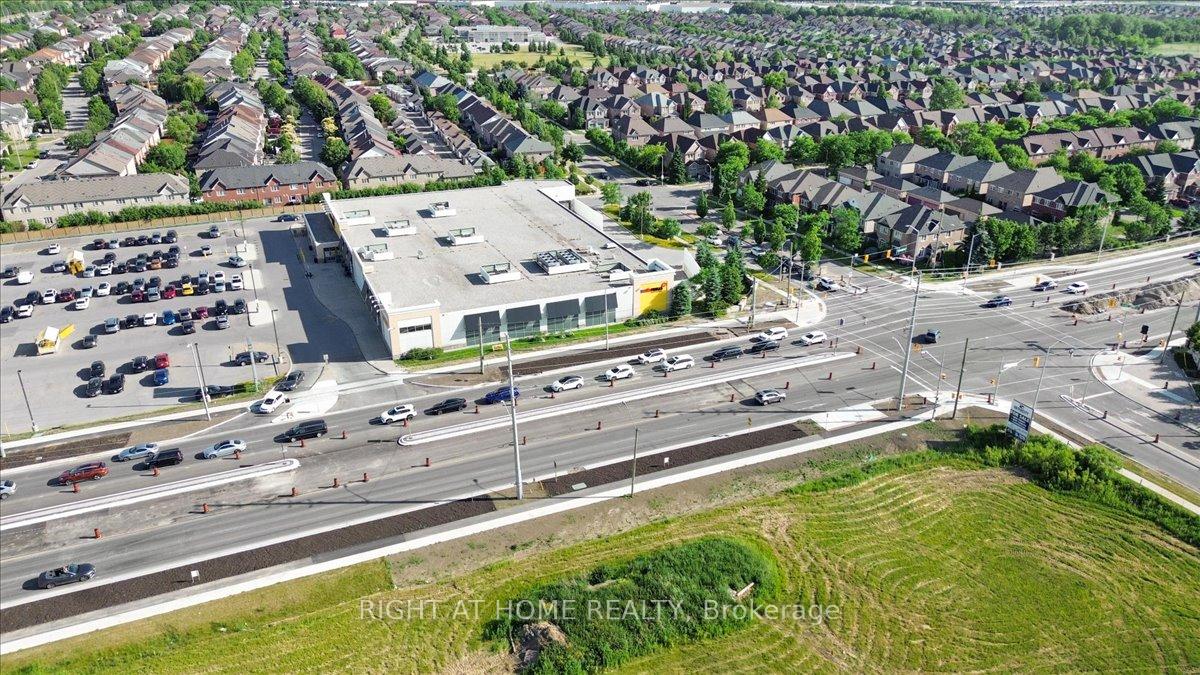 Photo 33 of 93 Grand Trunk Avenue, Vaughan, Patterson — HOMEH
