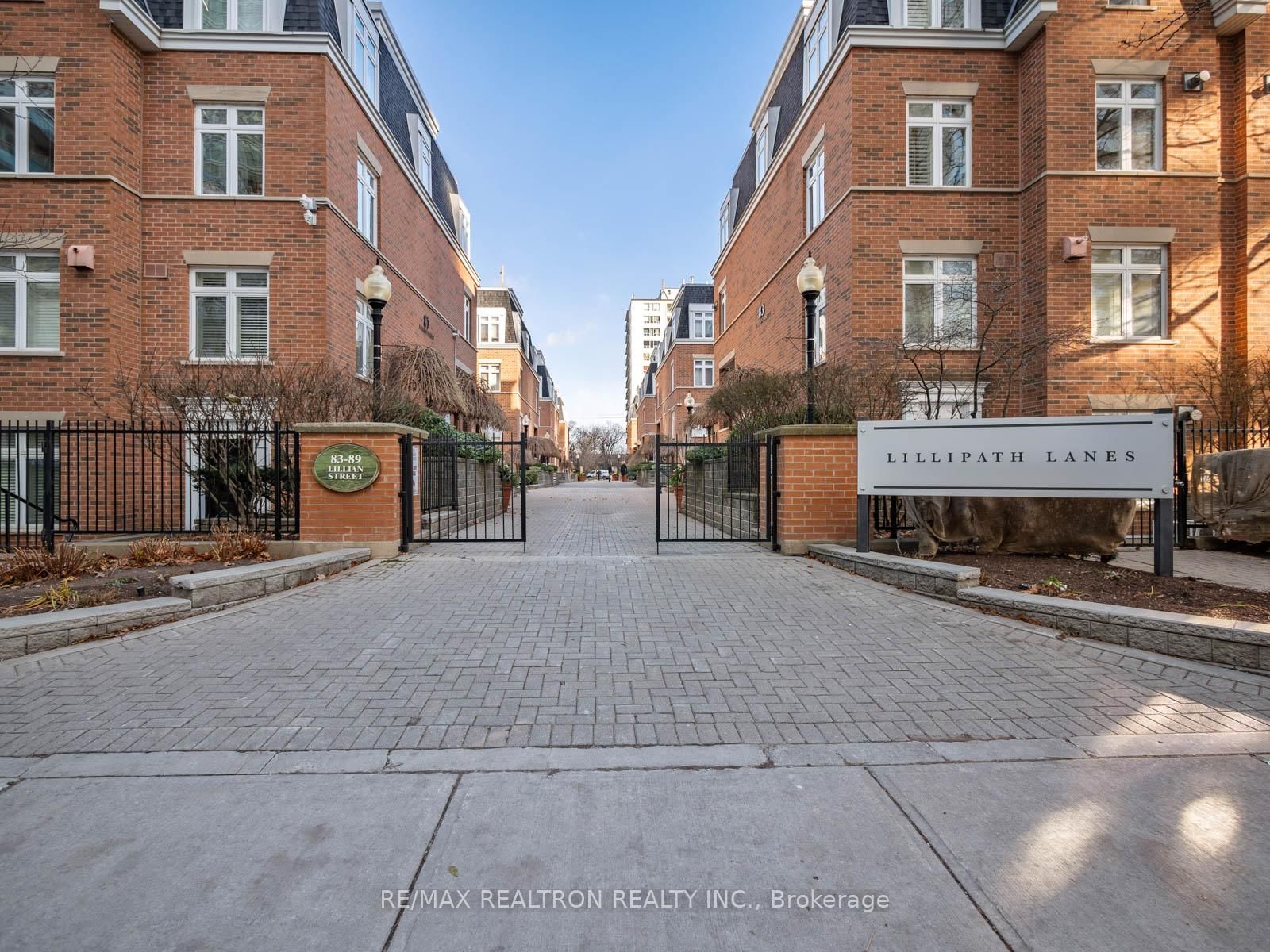 Photo 2 of Unit 10, 89 Lillian St, Toronto, Mount Pleasant West — HOMEH