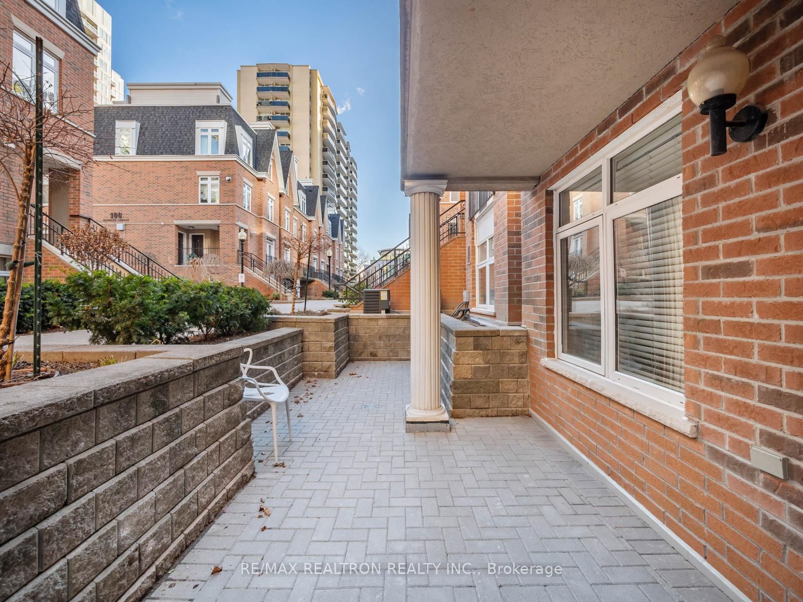 Photo 5 of Unit 10, 89 Lillian St, Toronto, Mount Pleasant West — HOMEH