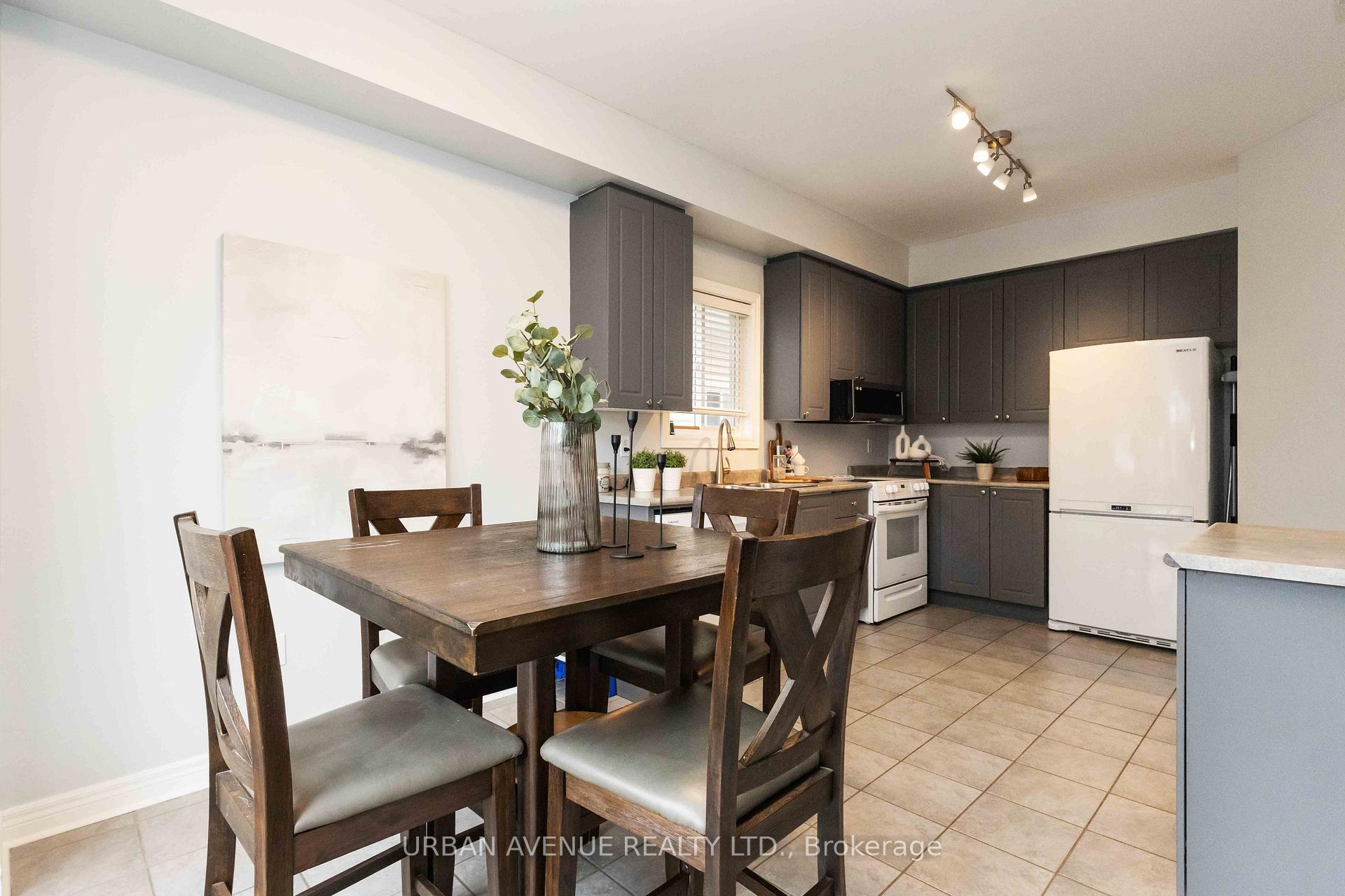 Photo 8 of 25 Bianca Drive, Whitby, Brooklin — HOMEH