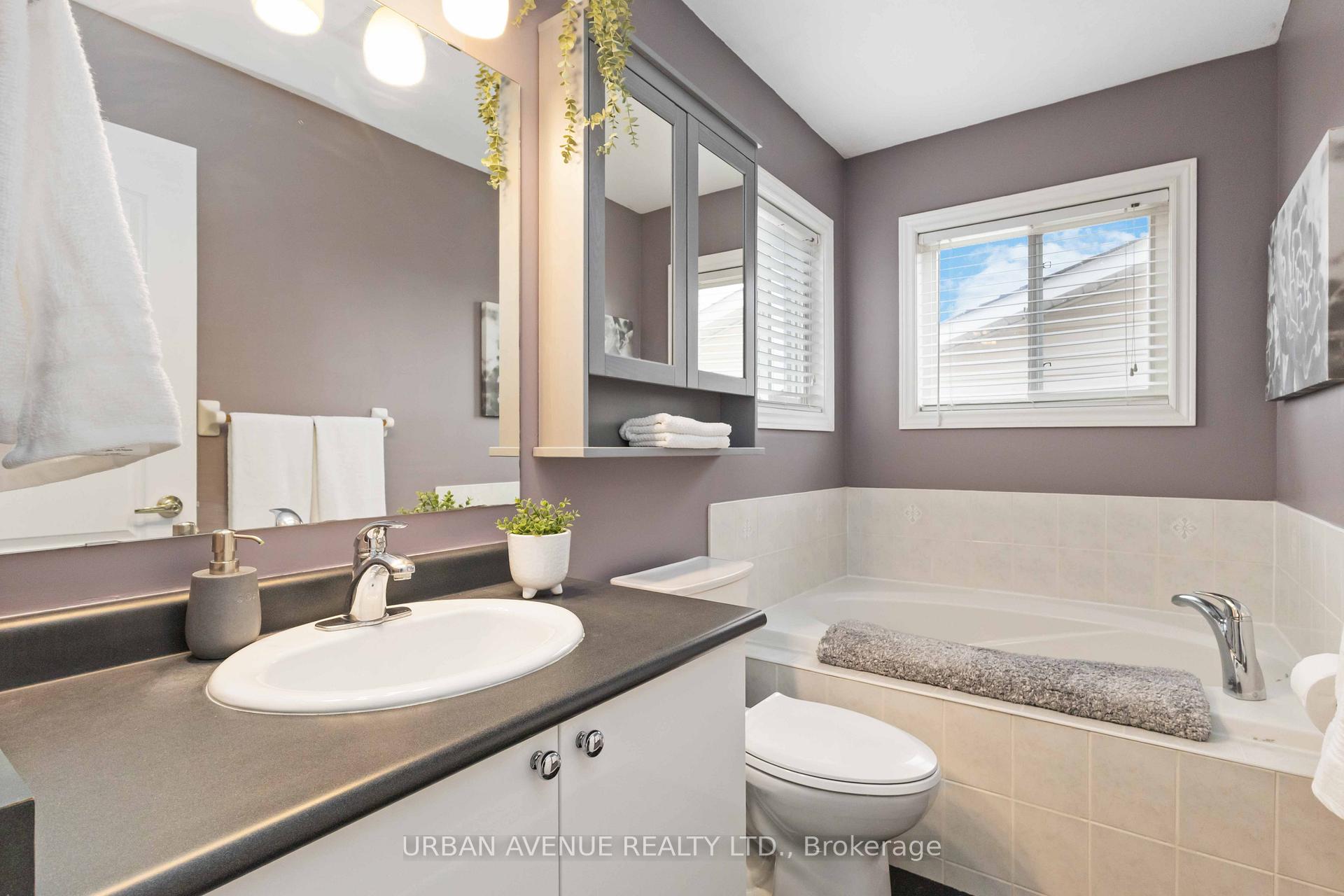 Photo 15 of 25 Bianca Drive, Whitby, Brooklin — HOMEH