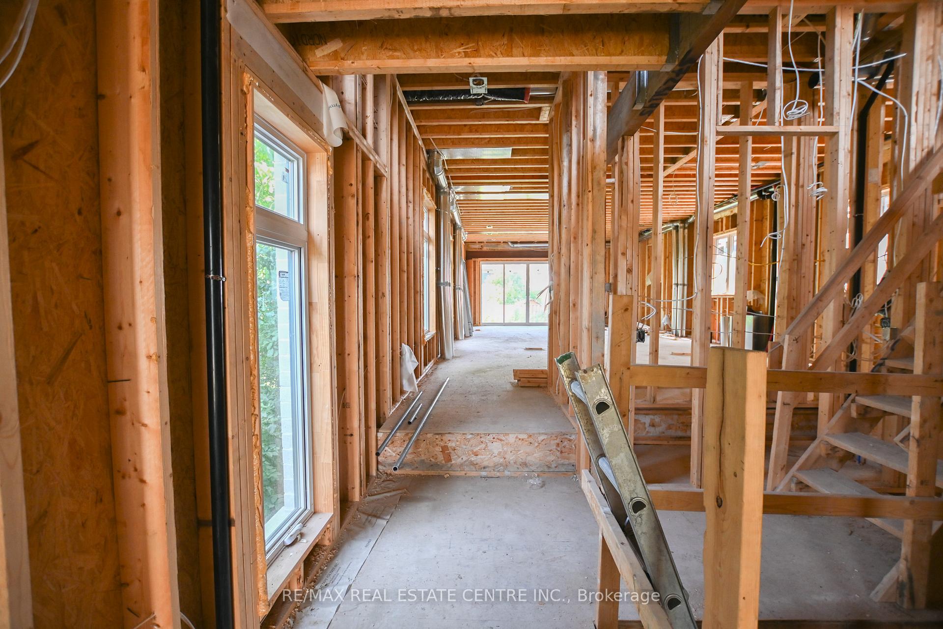 Photo 2 of 26 Rainbow Drive, Vaughan, West Woodbridge — HOMEH
