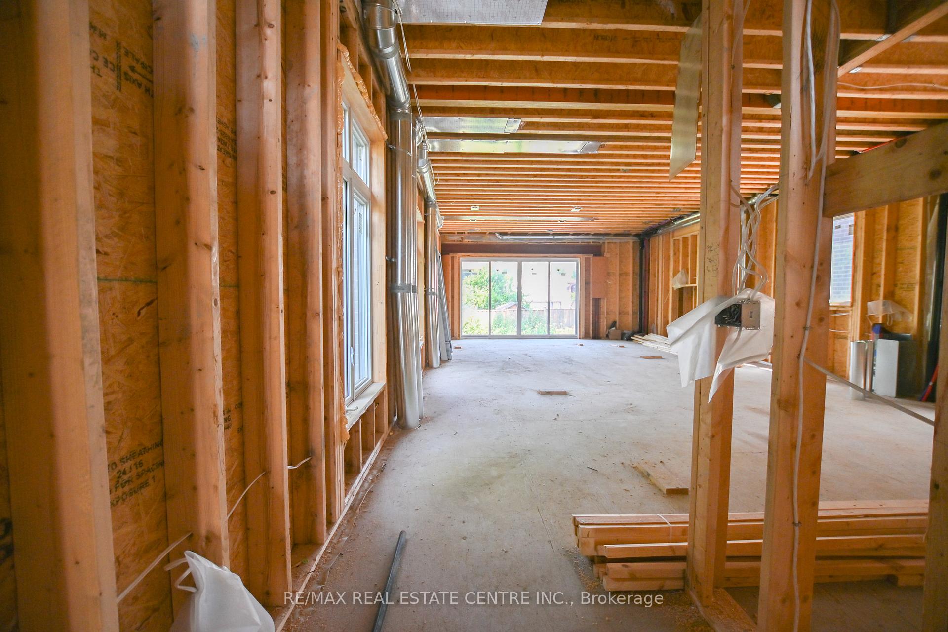 Photo 5 of 26 Rainbow Drive, Vaughan, West Woodbridge — HOMEH