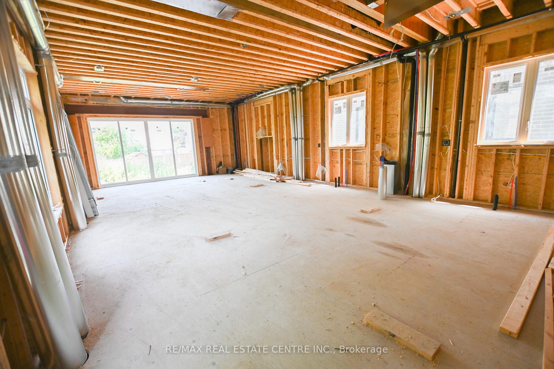 Photo 6 of 26 Rainbow Drive, Vaughan, West Woodbridge — HOMEH