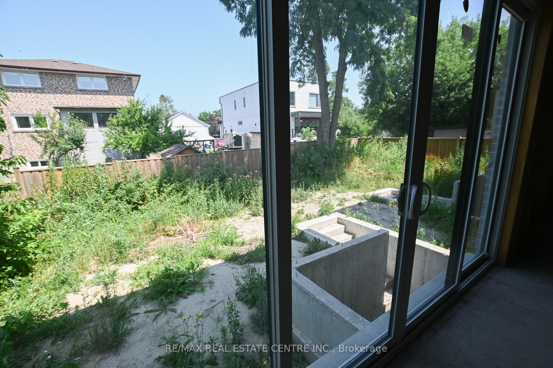 Photo 8 of 26 Rainbow Drive, Vaughan, West Woodbridge — HOMEH