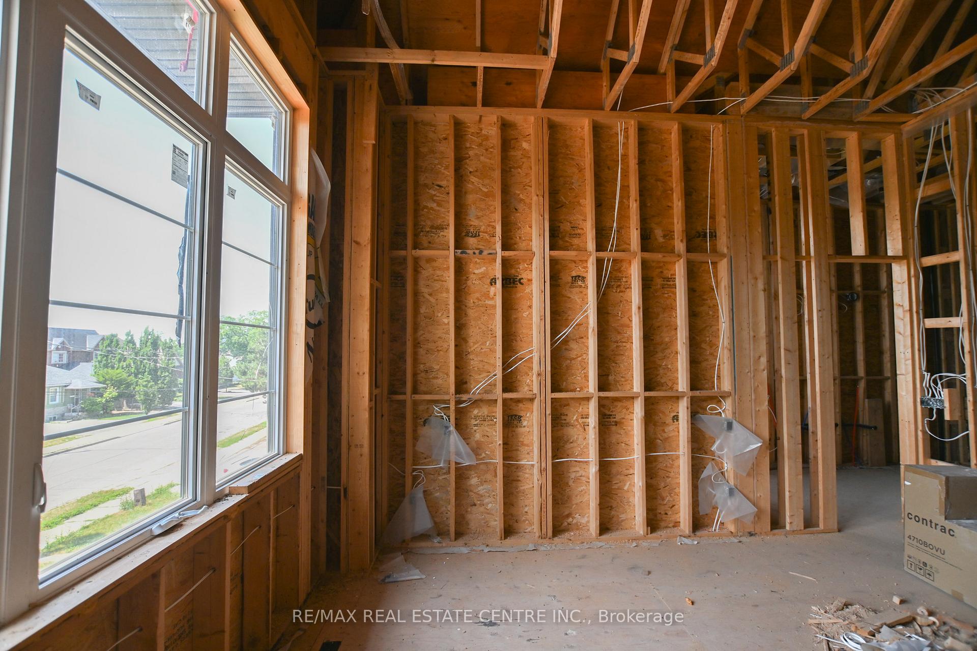 Photo 14 of 26 Rainbow Drive, Vaughan, West Woodbridge — HOMEH
