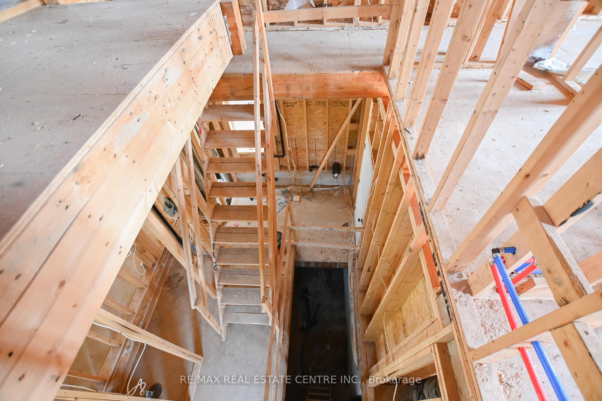 Photo 18 of 26 Rainbow Drive, Vaughan, West Woodbridge — HOMEH