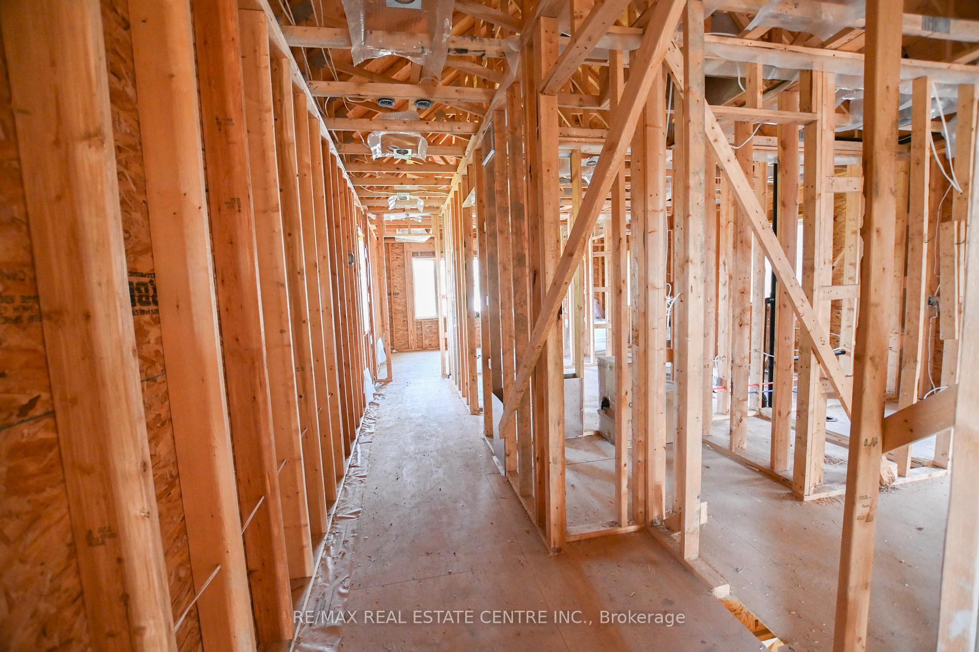 Photo 21 of 26 Rainbow Drive, Vaughan, West Woodbridge — HOMEH