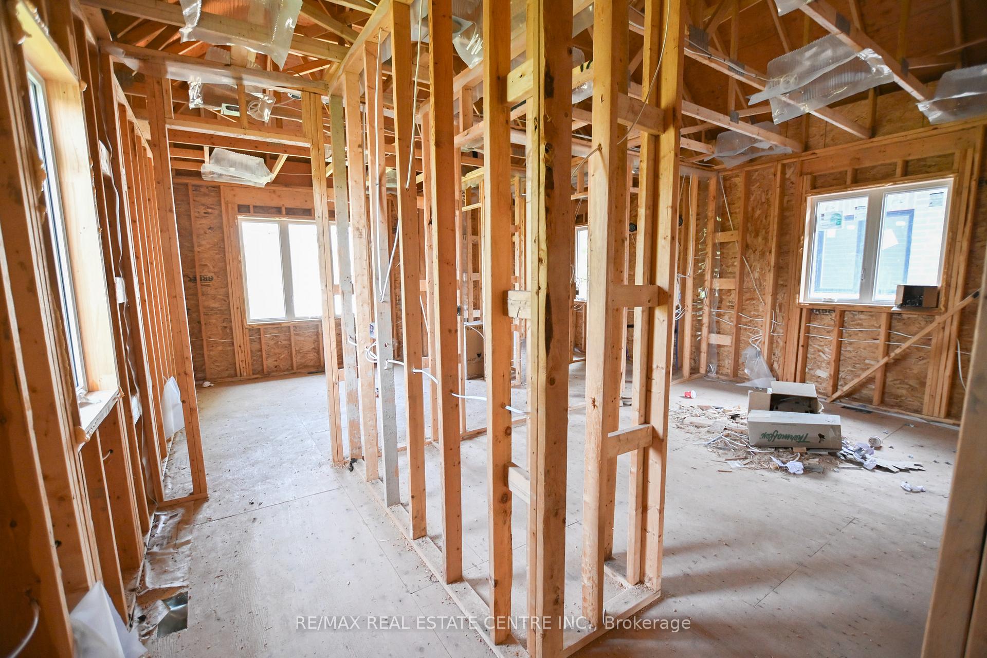 Photo 22 of 26 Rainbow Drive, Vaughan, West Woodbridge — HOMEH