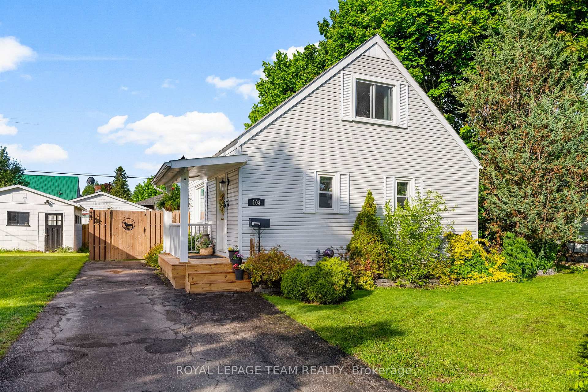 Photo 1 of 103 Third Avenue, Arnprior — HOMEH