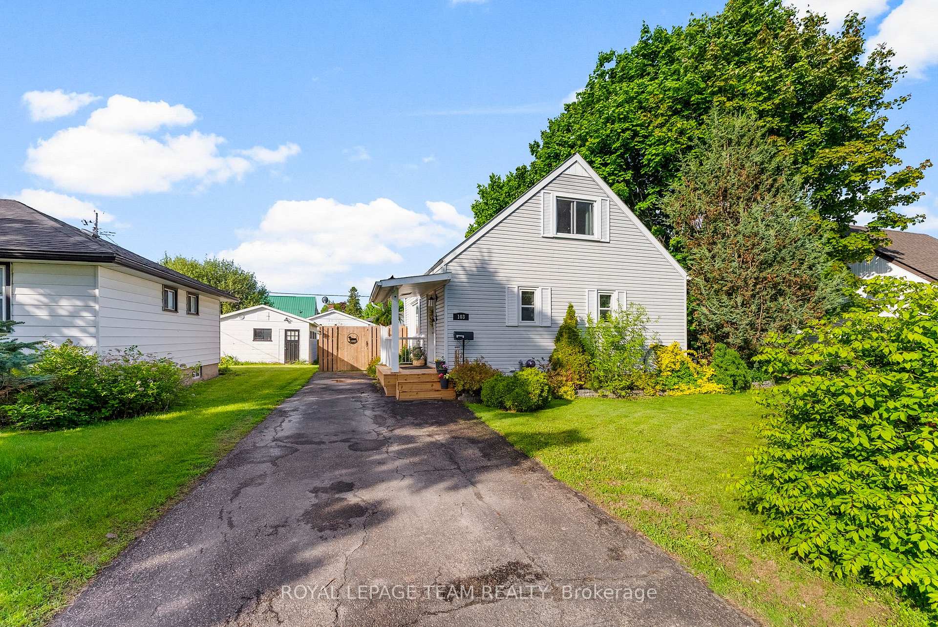 Photo 2 of 103 Third Avenue, Arnprior — HOMEH