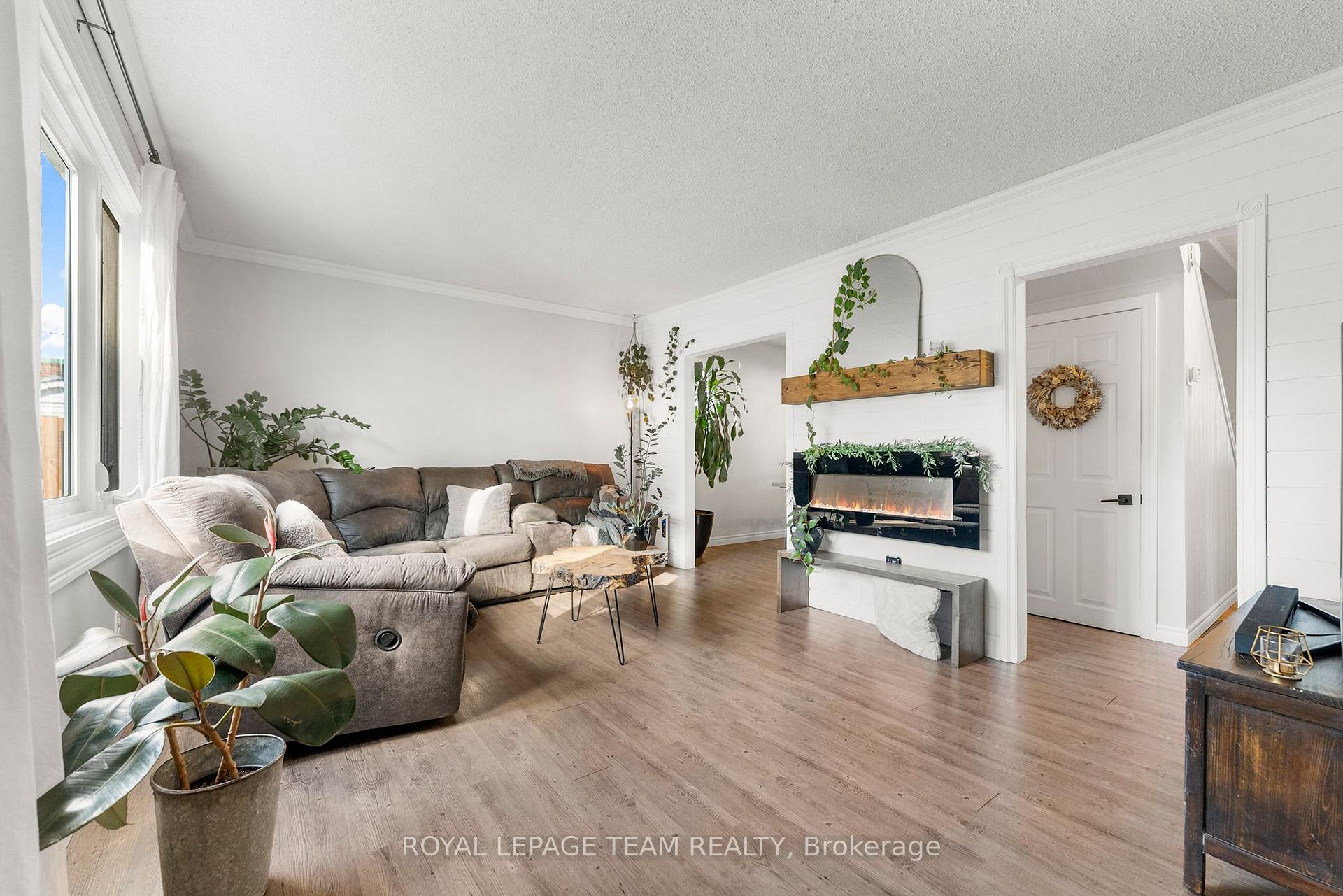 Photo 6 of 103 Third Avenue, Arnprior — HOMEH