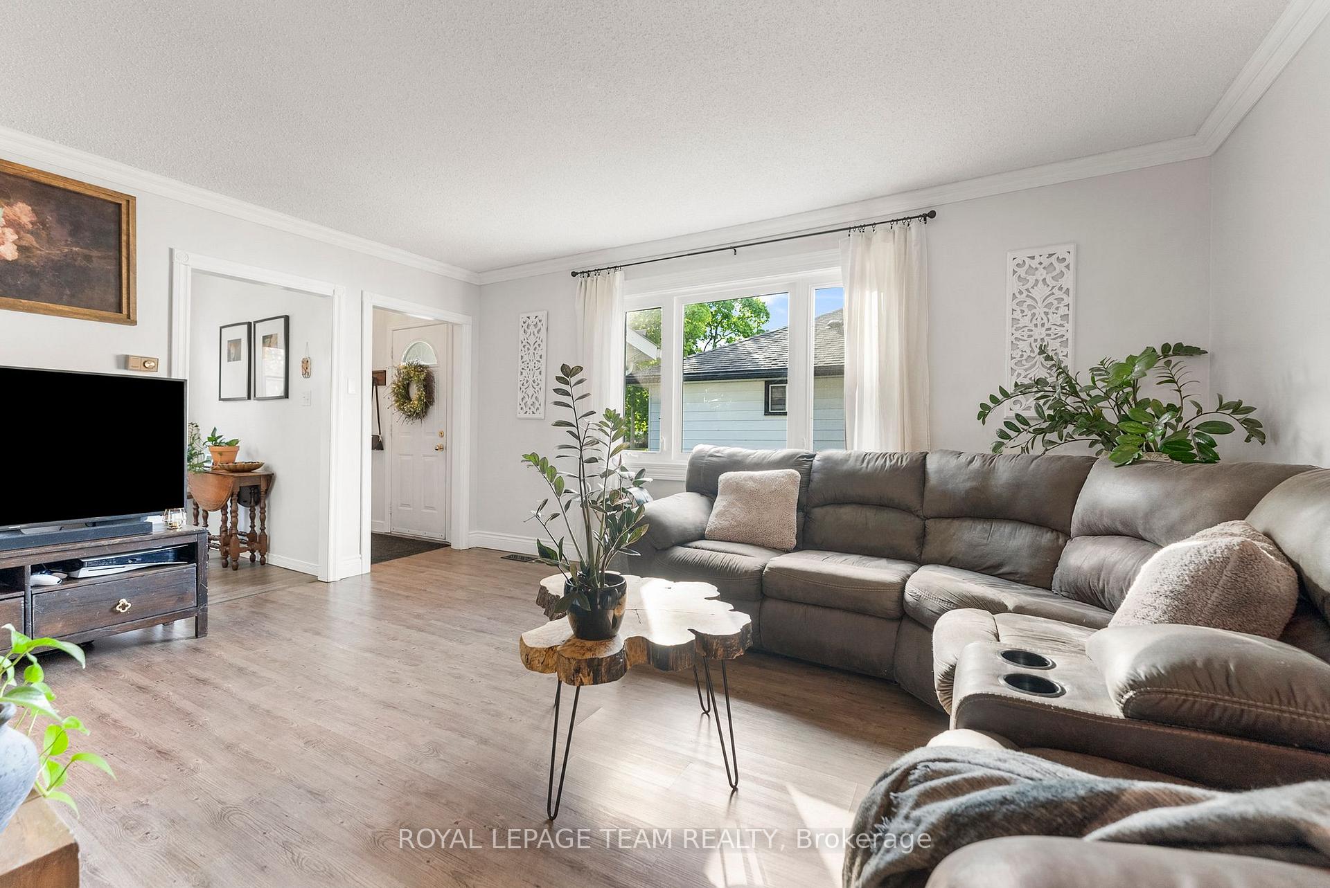 Photo 9 of 103 Third Avenue, Arnprior — HOMEH