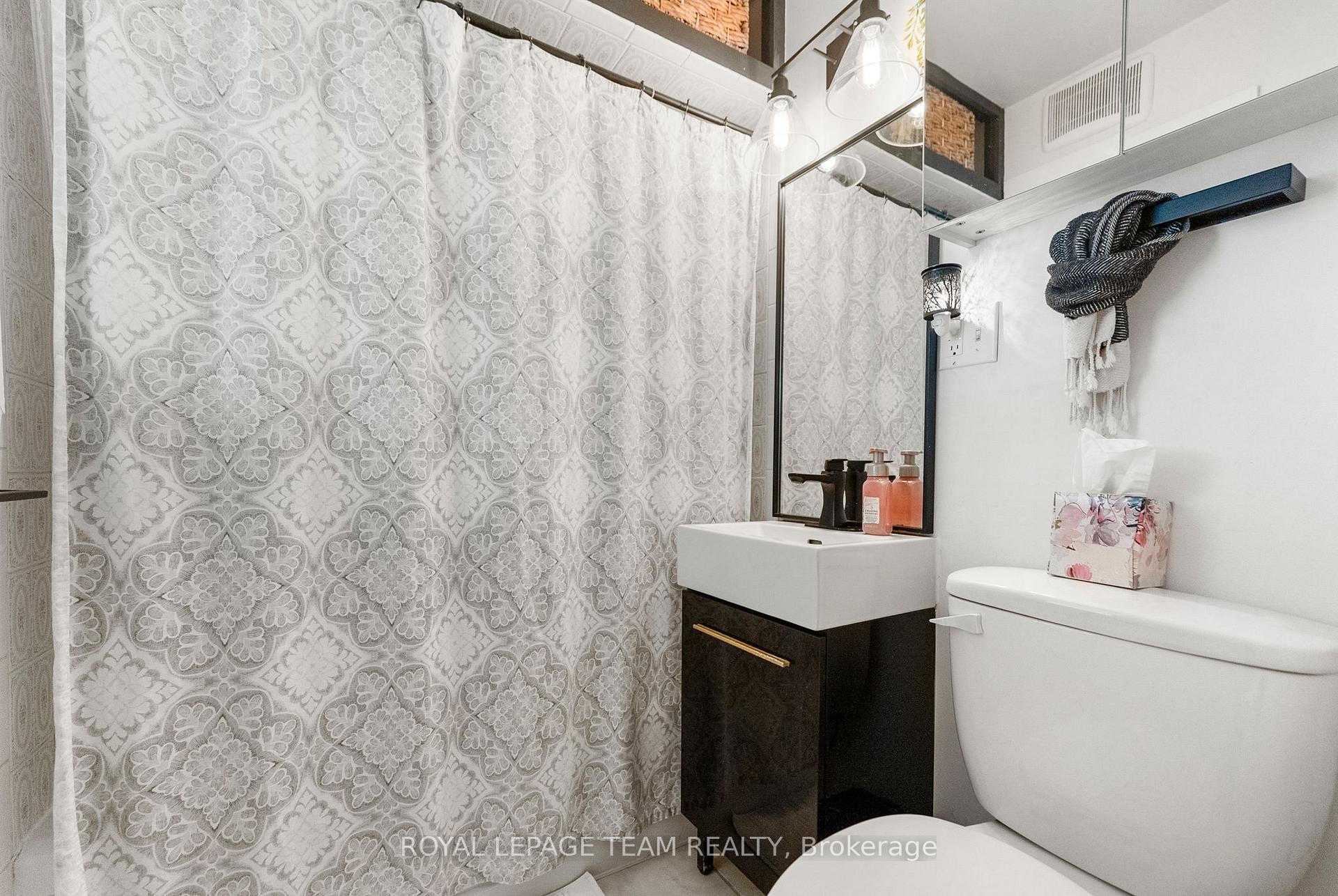 Photo 10 of 103 Third Avenue, Arnprior — HOMEH