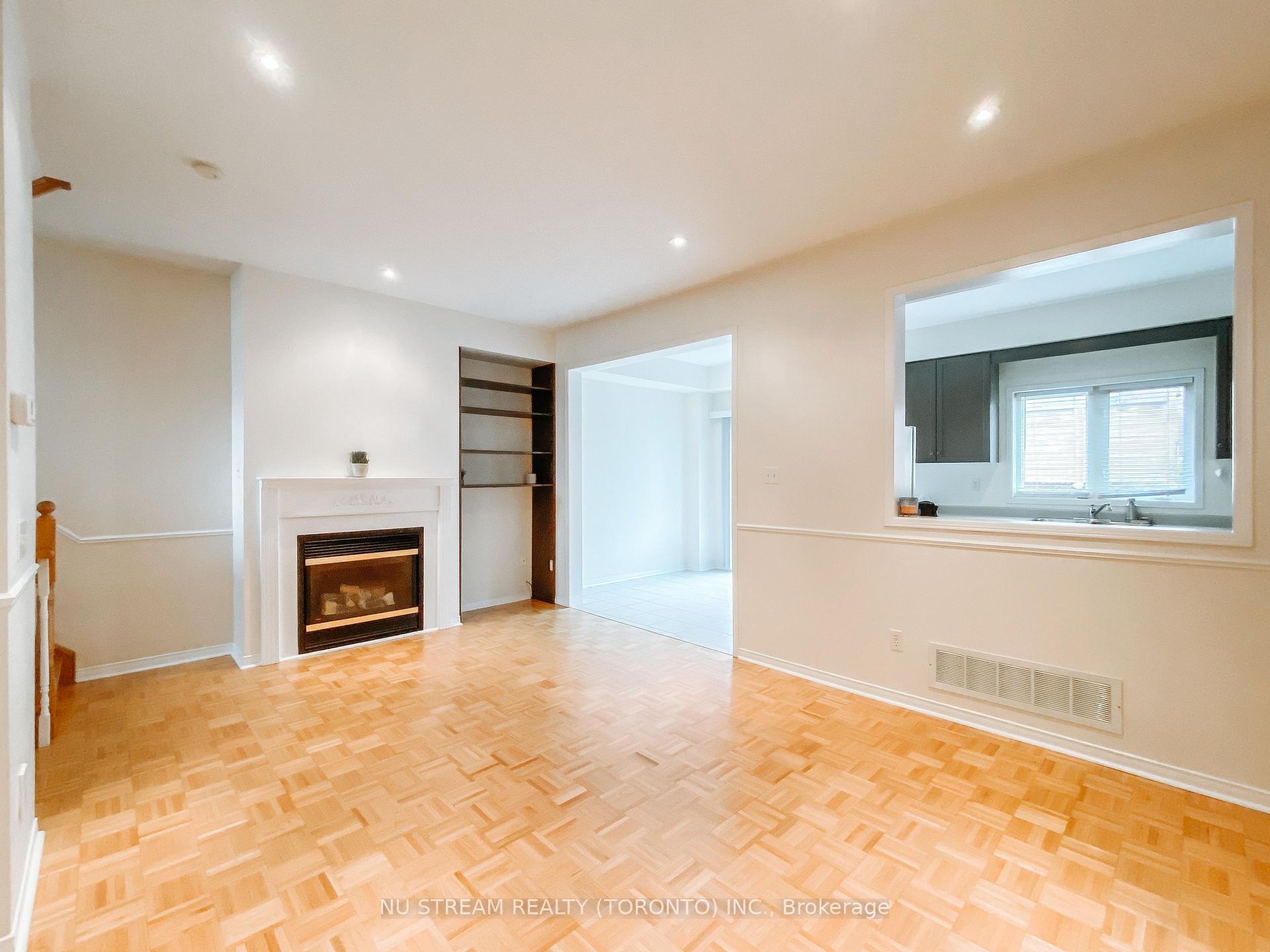 Photo 3 of 130 Foxchase Avenue, Vaughan, East Woodbridge — HOMEH