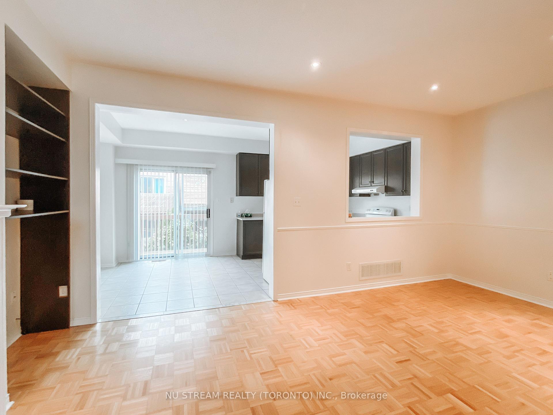 Photo 4 of 130 Foxchase Avenue, Vaughan, East Woodbridge — HOMEH