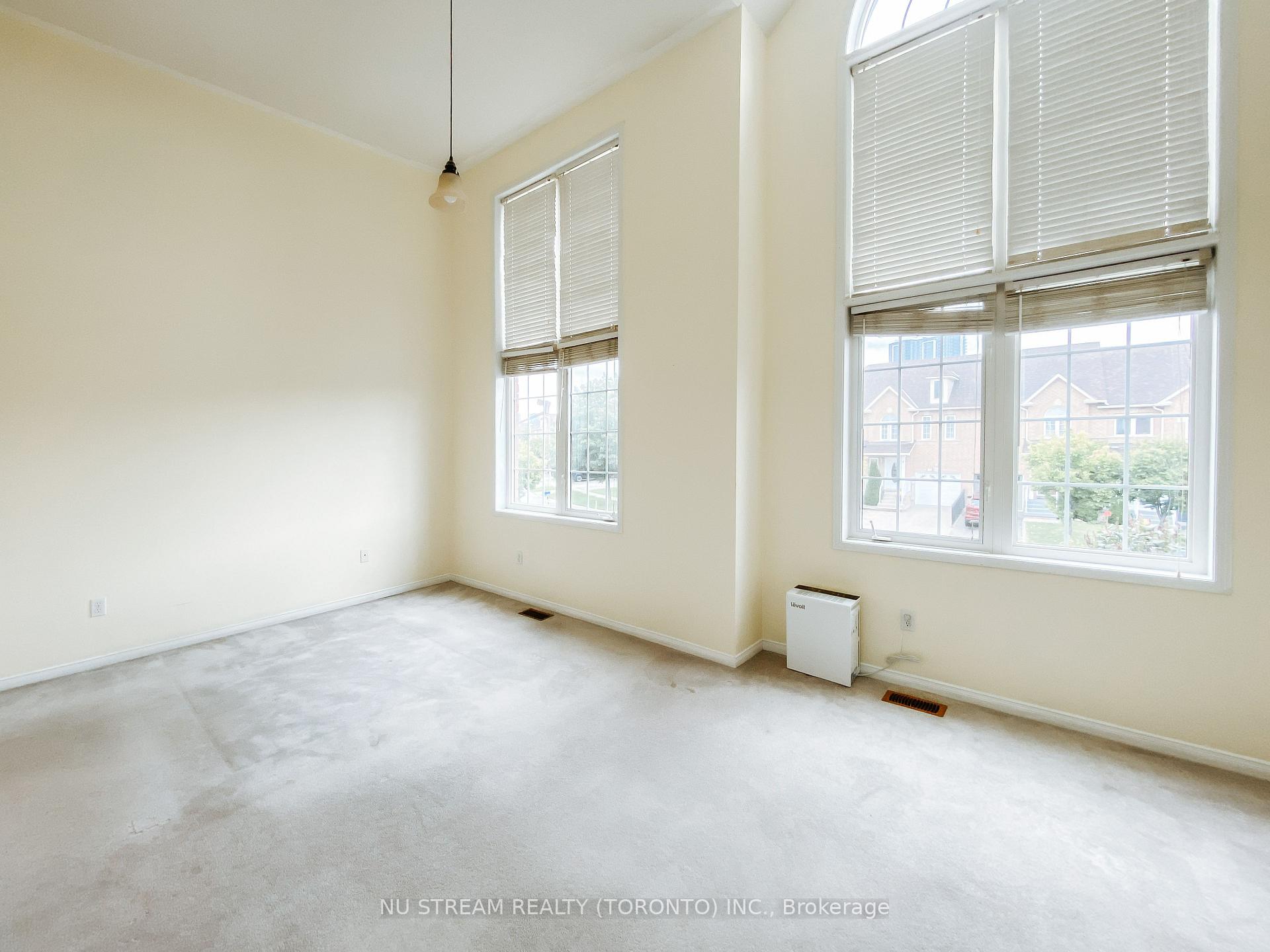 Photo 6 of 130 Foxchase Avenue, Vaughan, East Woodbridge — HOMEH