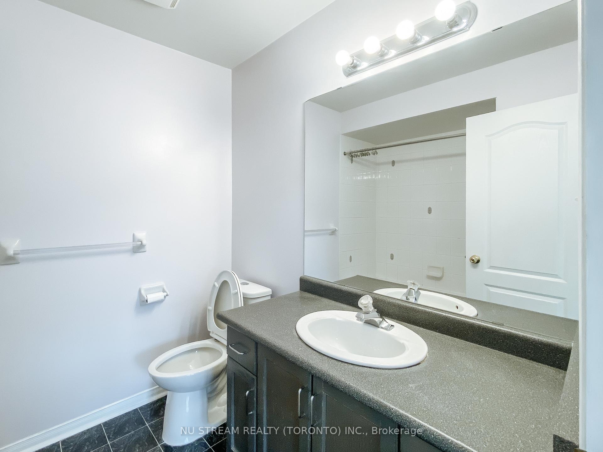 Photo 7 of 130 Foxchase Avenue, Vaughan, East Woodbridge — HOMEH