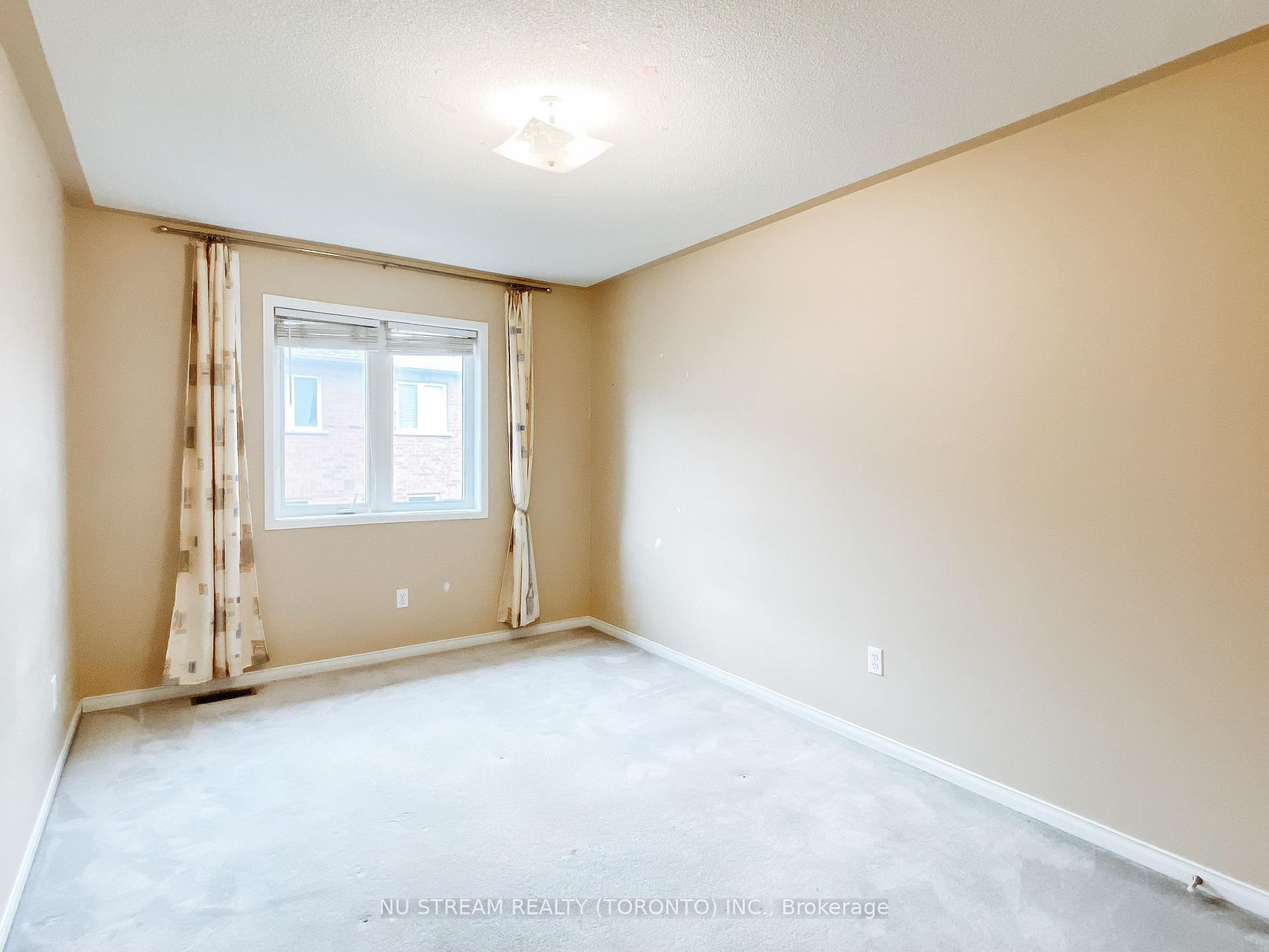 Photo 9 of 130 Foxchase Avenue, Vaughan, East Woodbridge — HOMEH
