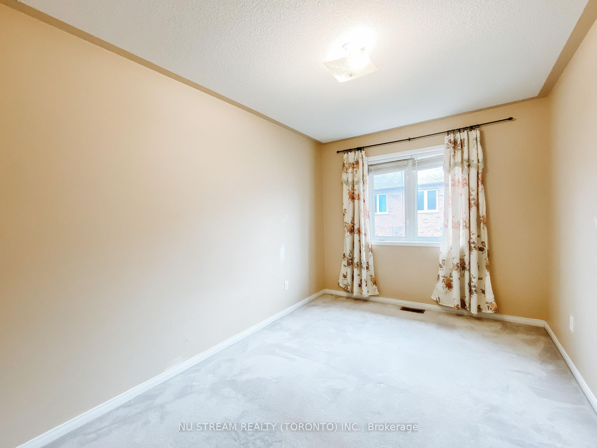 Photo 10 of 130 Foxchase Avenue, Vaughan, East Woodbridge — HOMEH