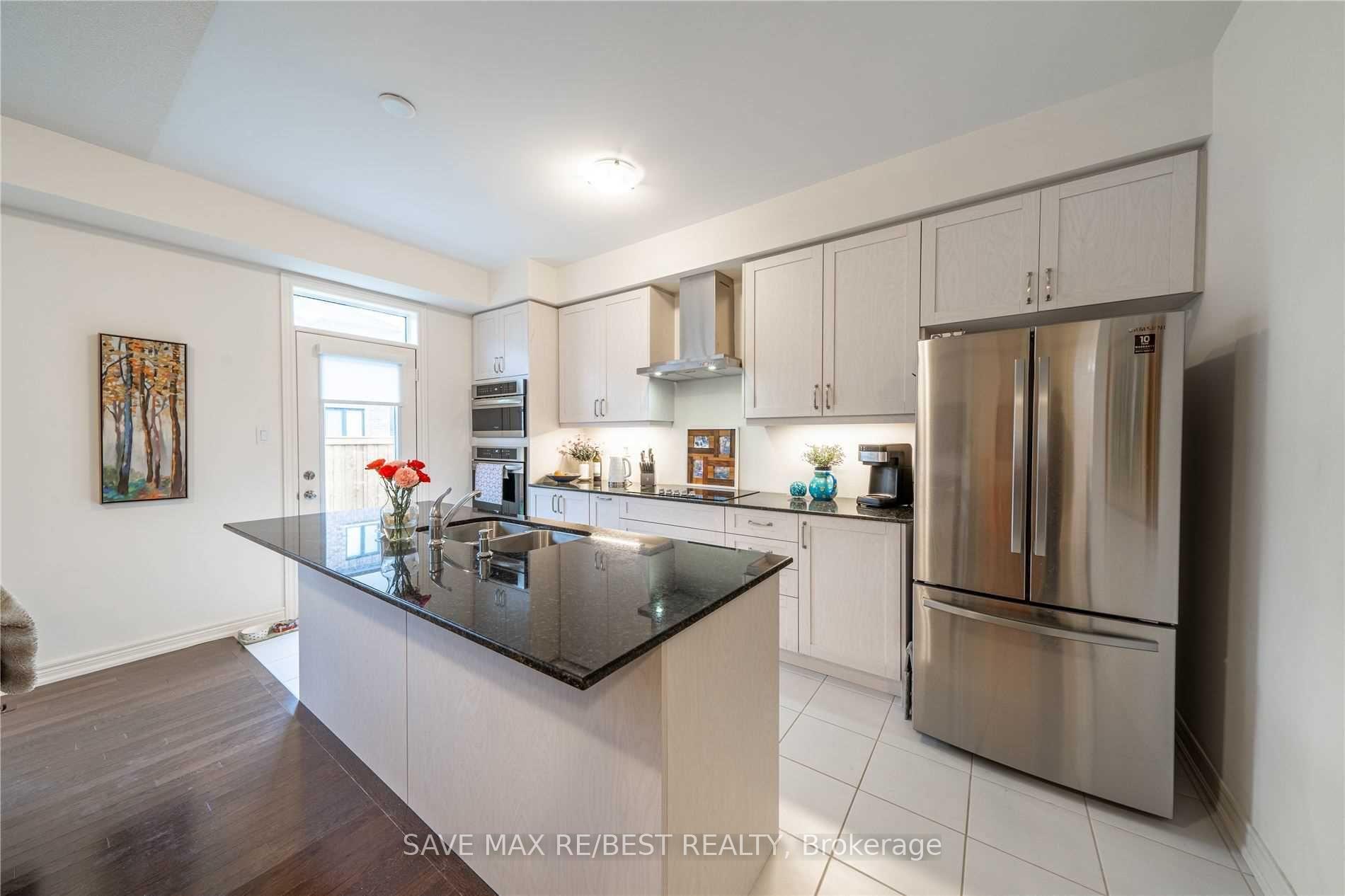Photo 12 of 35 Conarty Crescent, Whitby, Williamsburg — HOMEH