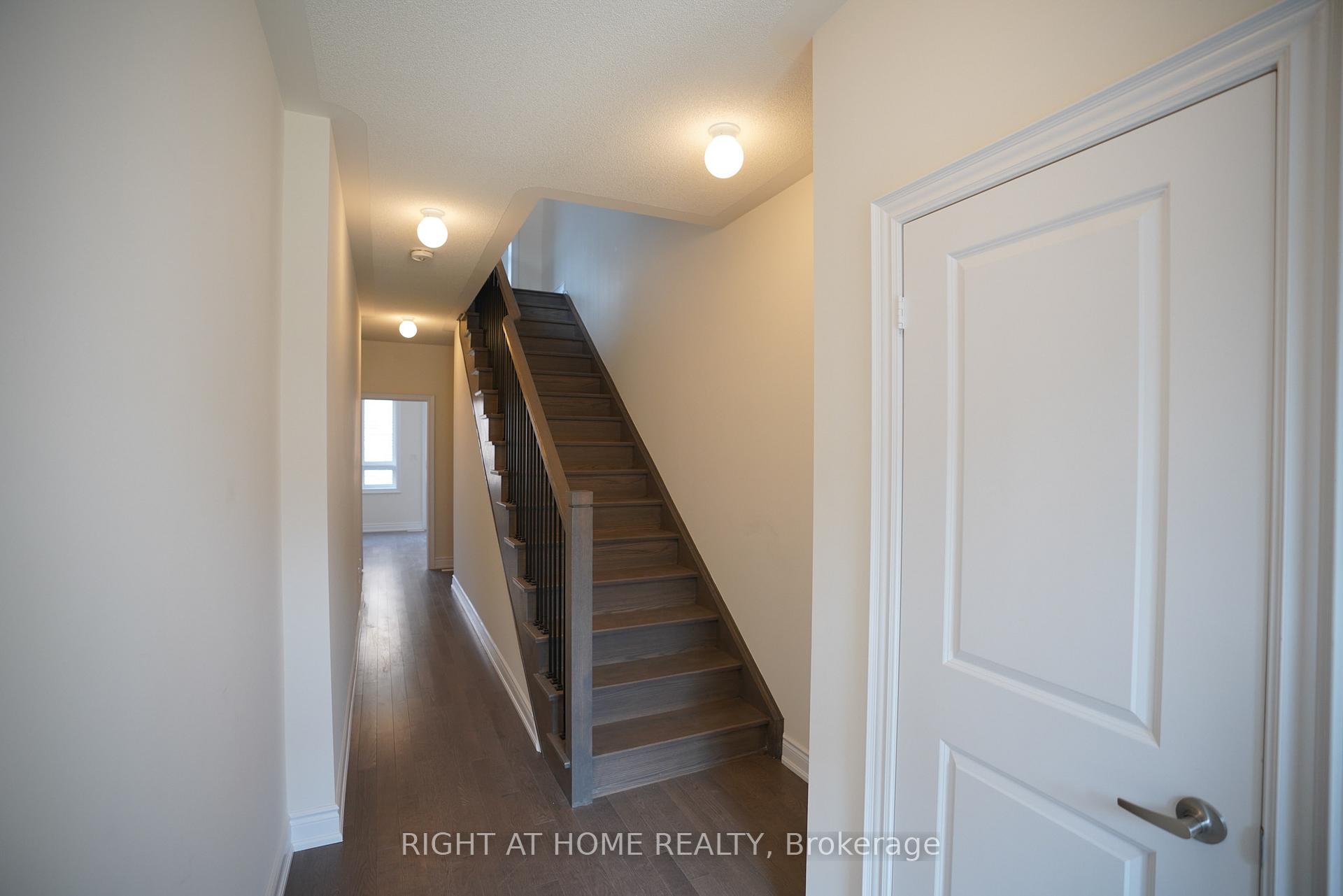 Photo 3 of 136 Tennant Circle, Vaughan, Vellore Village — HOMEH