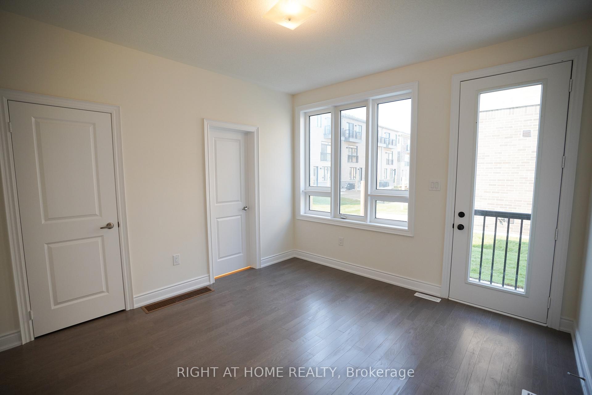 Photo 4 of 136 Tennant Circle, Vaughan, Vellore Village — HOMEH